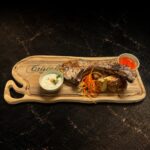 Tomahawk de porc cu cartofi de Covasna